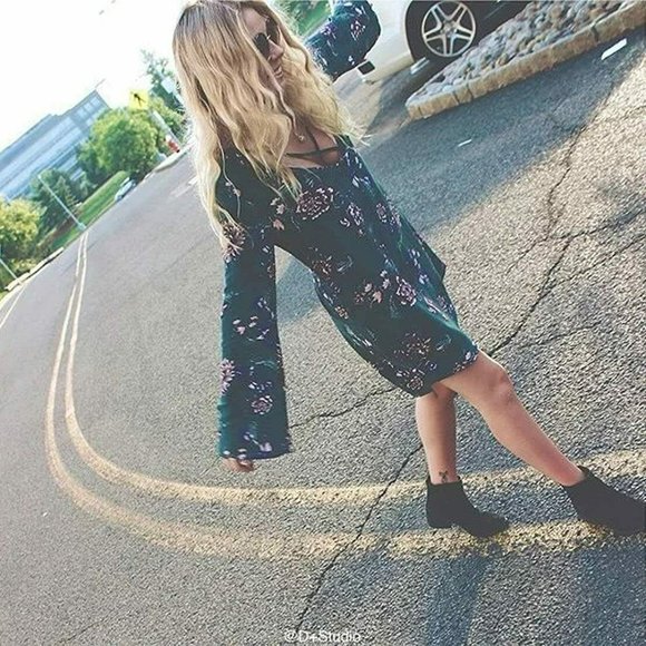 Free People • Green Heartbeat Floral Tunic Mini Dress || Small - Picture 2 of 4